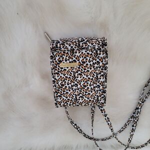 Travelon Crossbody Purse Leopard Print W/Tan Lining Pouch Pockets & Storage EUC